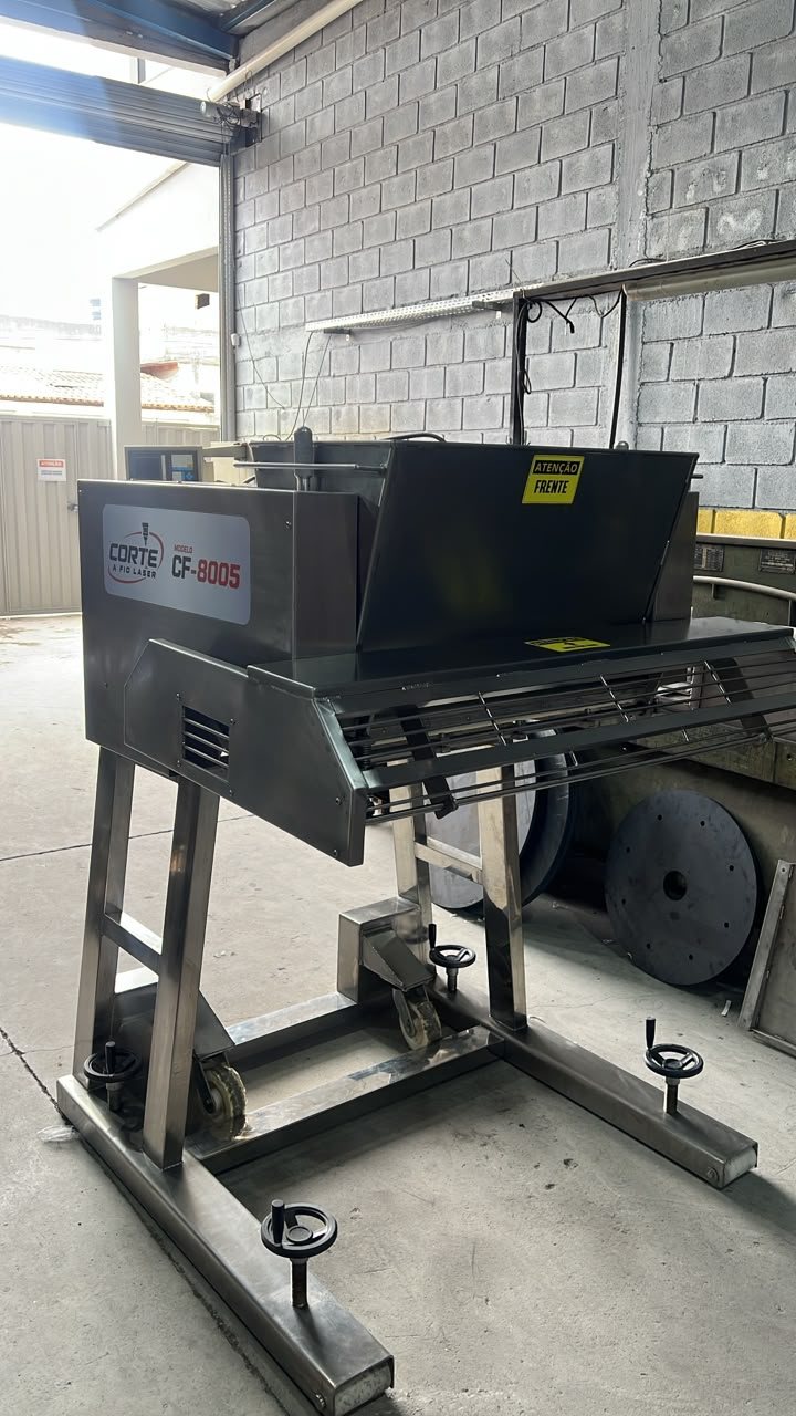 Máquina CF-8005, vista frontal